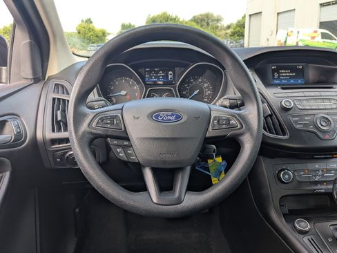 Used 2017 Ford Focus SE FWD image 18