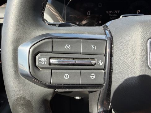 Used 2025 GMC Yukon XL AT4 w/ AT4 Premium Plus Package AWD/4WD image 19