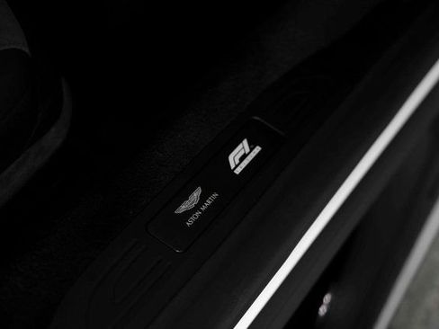 Used 2022 Aston Martin V8 Vantage Coupe image 28