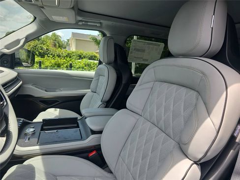 New 2027 Lincoln Navigator L Black Label RWD image 19