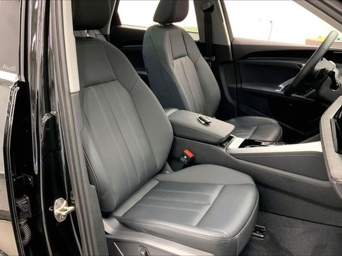 Certified 2025 Audi Q5 Premium w/ Convenience Package image 6