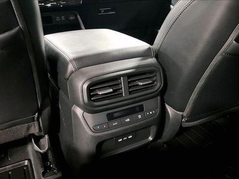 Used 2025 Honda Pilot Touring image 32