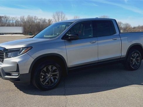 Used 2023 Honda Ridgeline Sport image 4