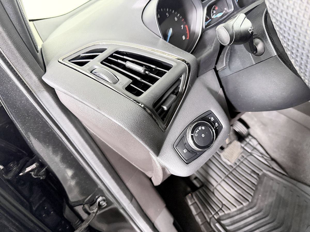 Used 2014 Ford Escape Titanium w/ Equipment Group 401A AWD/4WD image 29