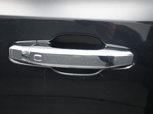 Used 2023 Chevrolet Silverado 1500 LTZ image 7