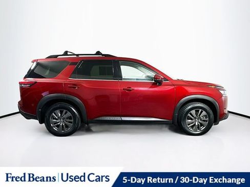 Used 2022 Nissan Pathfinder SV w/ SV Premium Package AWD/4WD image 13