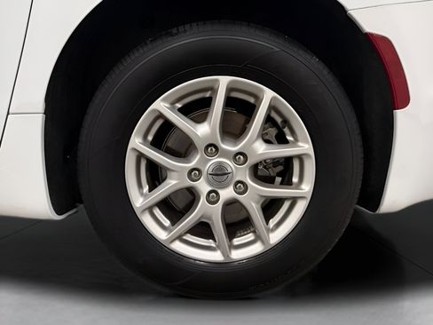 Used 2024 Chrysler Pacifica Touring-L FWD image 30