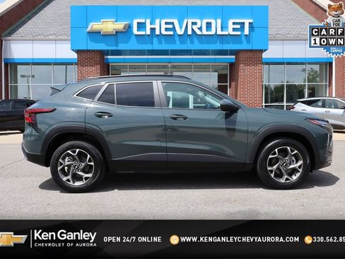 Used 2025 Chevrolet Trax LT w/ LT Convenience Package FWD image 1