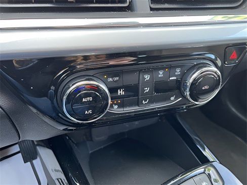 Certified 2025 Chevrolet Trax LT w/ LT Convenience Package image 18