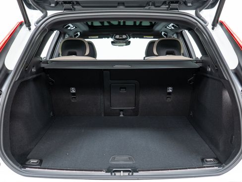 New 2026 Volvo XC60 B5 Plus w/ Climate Package AWD/4WD image 10