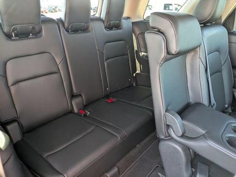Used 2024 Nissan Pathfinder SL AWD/4WD image 34