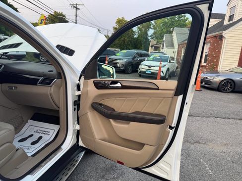 Used 2015 Mercedes-Benz GL 450 4MATIC image 27