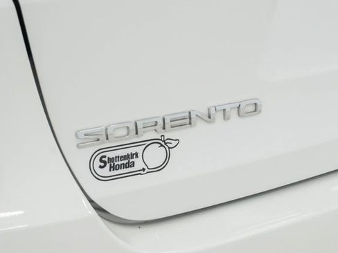 Used 2020 Kia Sorento LX FWD image 9