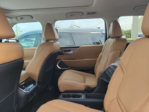New 2026 INFINITI QX80 Luxe image 8