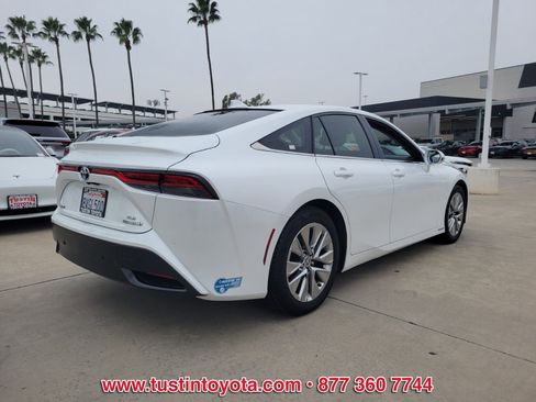 Certified 2021 Toyota Mirai XLE image 4