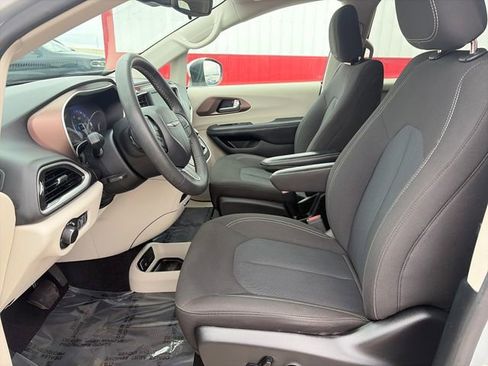 Used 2023 Chrysler Voyager LX FWD image 22