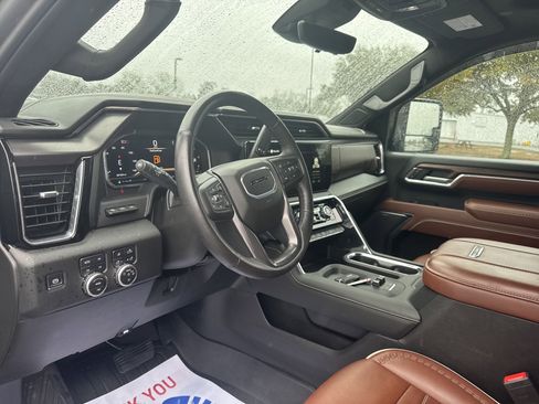 Used 2025 GMC Sierra 2500 Denali Ultimate image 15