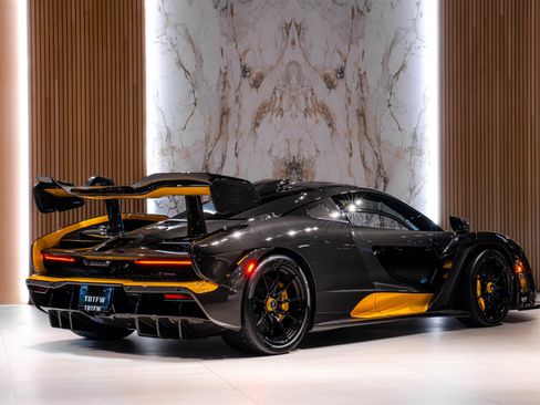 Used 2019 McLaren Senna RWD image 5