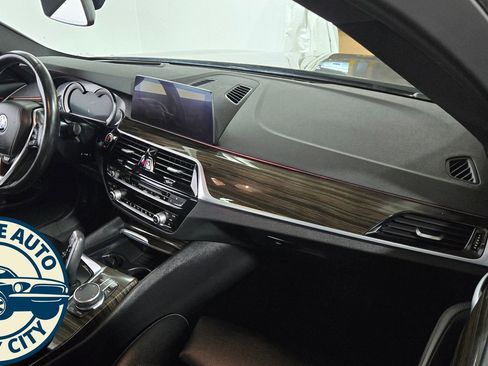 Used 2018 BMW 530i xDrive w/ Premium Package image 39