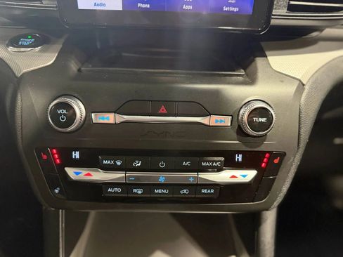 Used 2020 Ford Explorer XLT w/ Comfort Package image 19