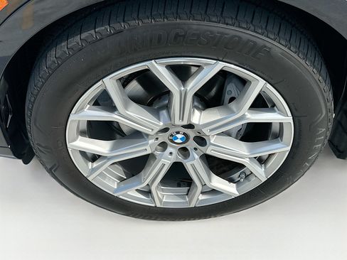 Used 2022 BMW X7 xDrive40i w/ Premium Package AWD/4WD image 34