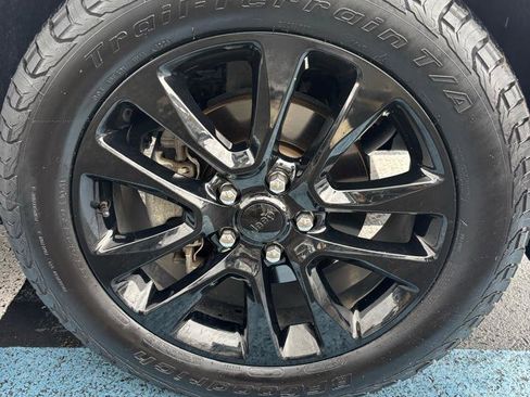 Used 2019 Jeep Grand Cherokee Altitude AWD/4WD image 31
