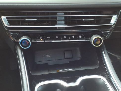 Used 2025 Chevrolet Traverse LT w/ Sun and Wheel Package FWD image 21