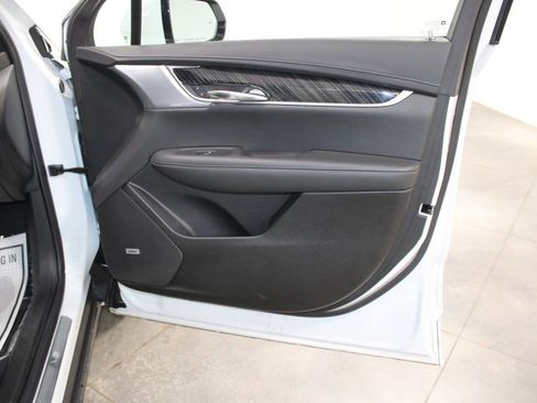 Used 2024 Cadillac XT6 Premium Luxury image 34
