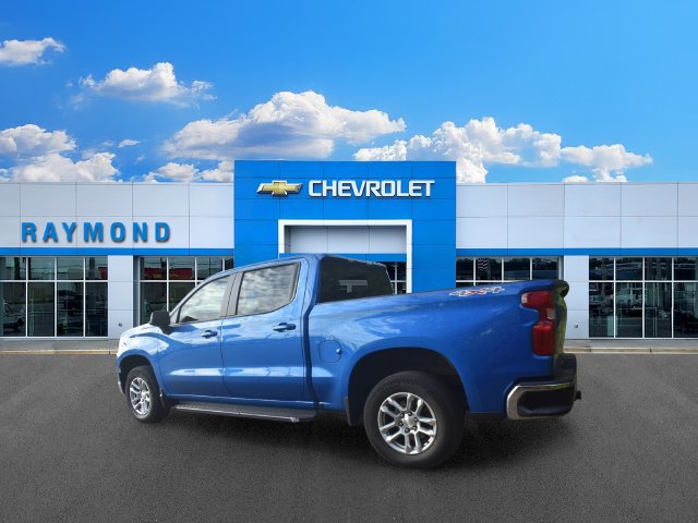 Used 2022 Chevrolet Silverado 1500 LT w/ Convenience Package II AWD/4WD image 4