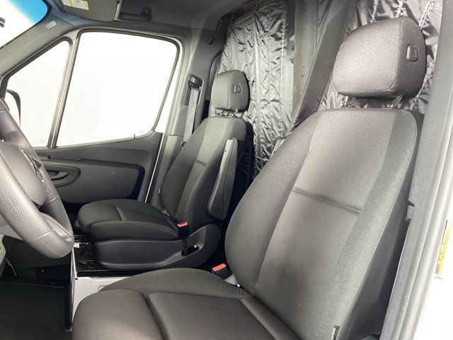 Used 2025 Mercedes-Benz Sprinter 2500 image 15