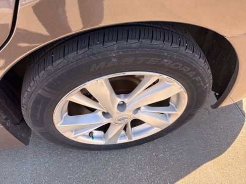 Used 2015 Nissan Altima 2.5 SL w/ Technology Package FWD image 6