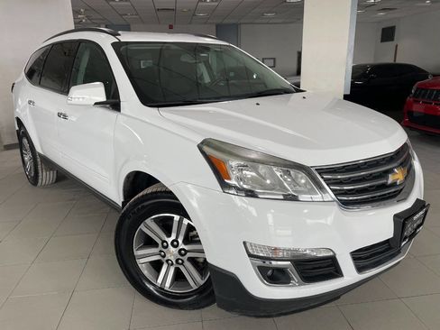 Used 2017 Chevrolet Traverse LT image 1