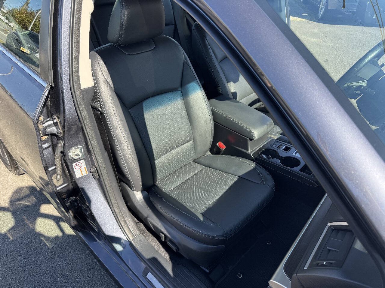 Used 2017 Subaru Legacy 2.5i Limited AWD/4WD image 18