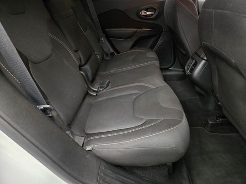 Used 2016 Jeep Cherokee Latitude w/ Comfort/Convenience Group FWD image 10