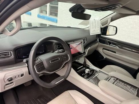 Used 2022 Jeep Wagoneer Series II AWD/4WD image 32