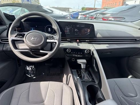 Used 2024 Hyundai Elantra SEL image 14