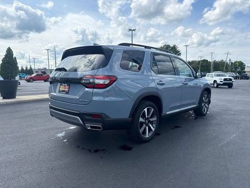 Used 2025 Honda Pilot Touring image 7
