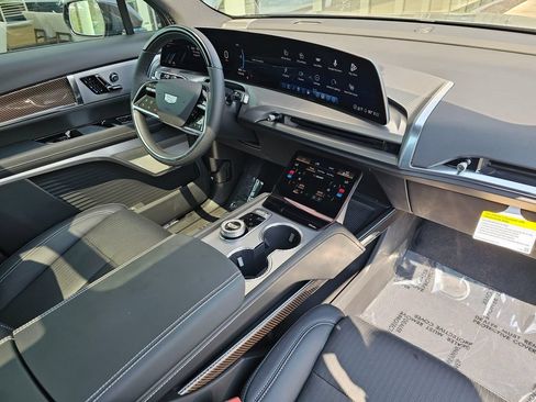 New 2027 Cadillac Vistiq Luxury AWD/4WD image 10