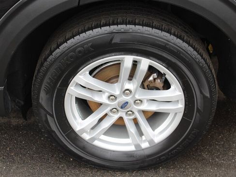 Used 2023 Ford Explorer XLT w/ Equipment Group 202A AWD/4WD image 28