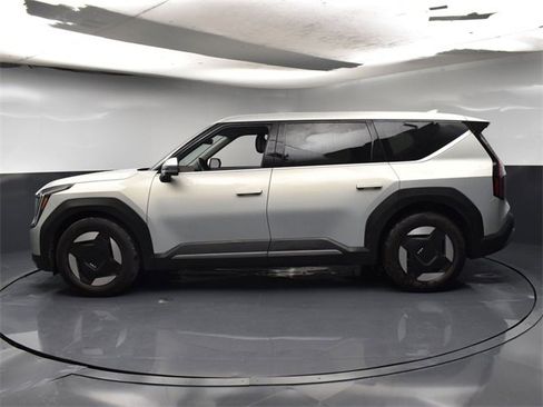 Certified 2024 Kia EV9 Light Long Range image 5