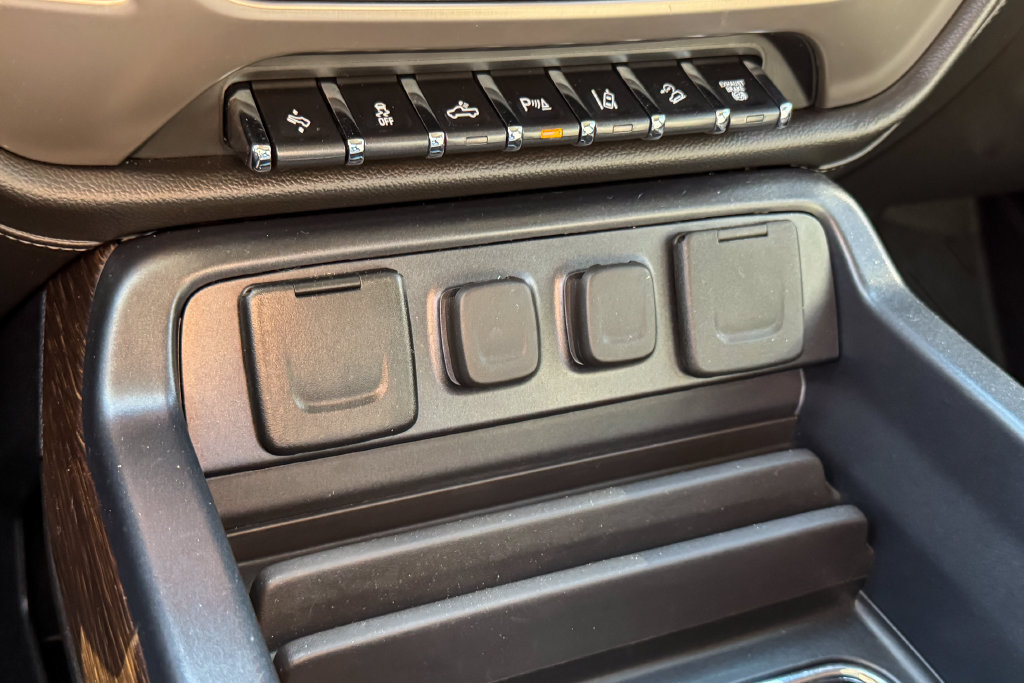 Used 2019 GMC Sierra 3500 Denali w/ Duramax Plus Package AWD/4WD image 37