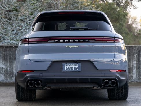 New 2025 Porsche Cayenne E-Hybrid image 10