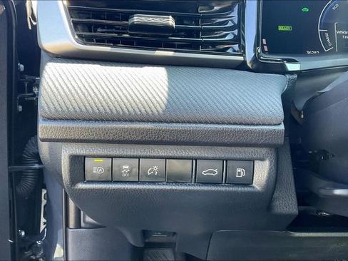 Used 2025 Toyota Camry SE image 33