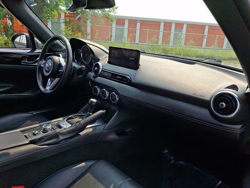 Used 2025 MAZDA MX-5 Miata RF Grand Touring RWD image 11
