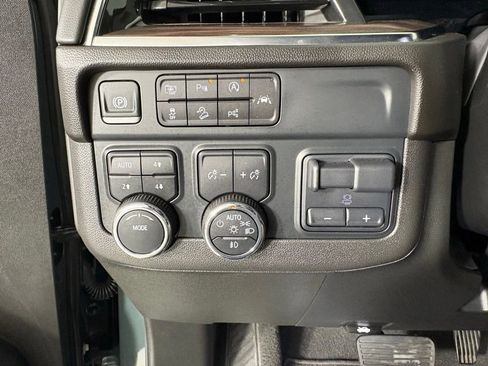 Used 2025 Chevrolet Tahoe Z71 w/ Comfort Package AWD/4WD image 24