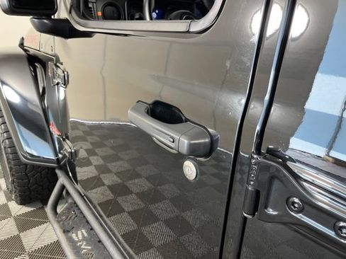 Used 2024 Jeep Gladiator Mojave AWD/4WD image 13