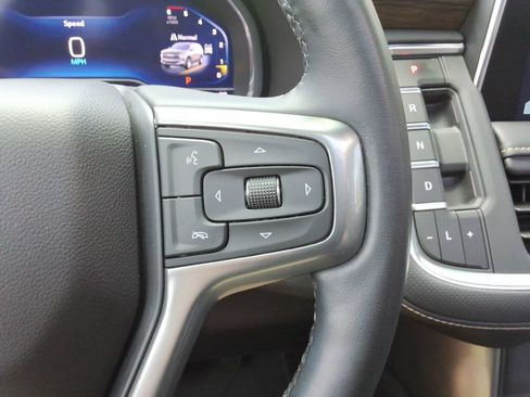 Used 2023 Chevrolet Suburban Premier w/ Premium Package 2 AWD/4WD image 30