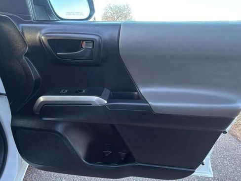 Used 2017 Toyota Tacoma SR5 image 19