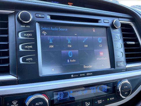 Used 2016 Toyota Highlander XLE image 31