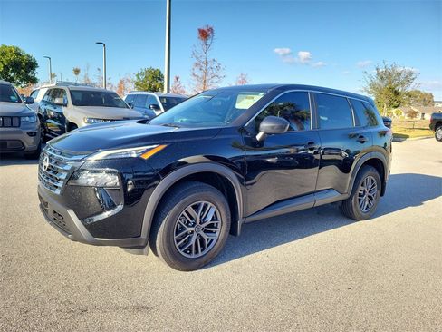 Used 2025 Nissan Rogue S image 7